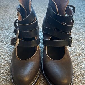 FreeBird by Steven Scarlet Black Leather Buckle Ankle Boots - size 7